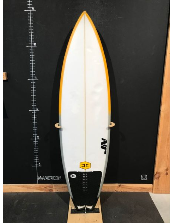 JN surfboard 5’9"