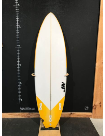 JN surfboard 5’9"