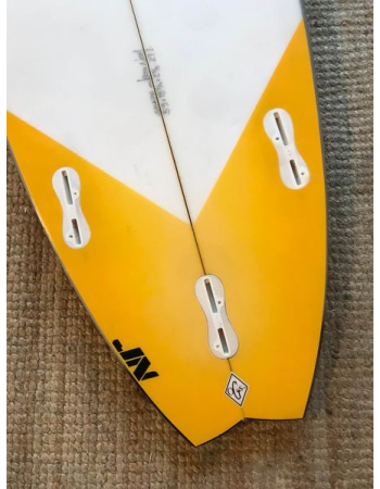 JN surfboard 5’9"